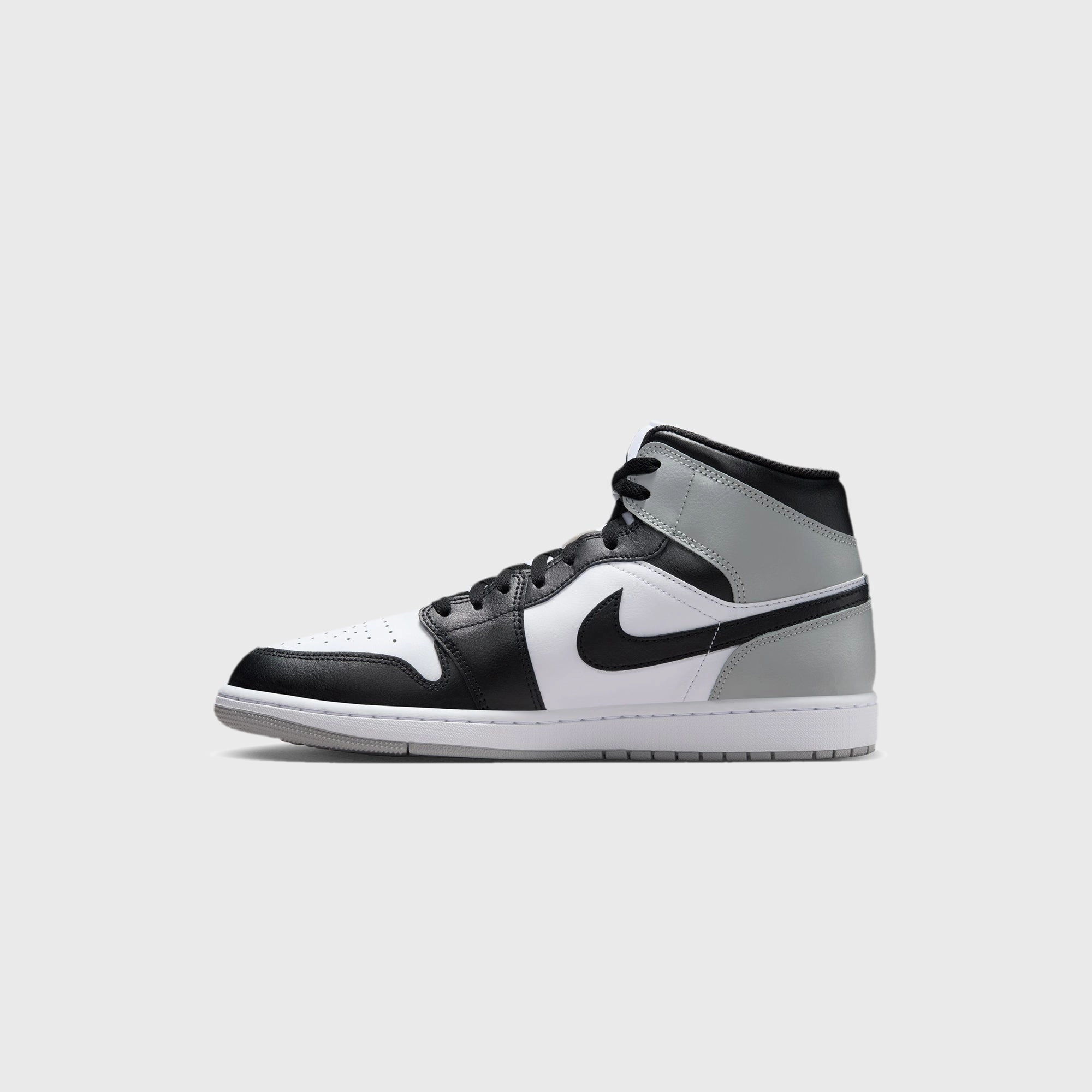 Jordan Air Jordan 1 Mid - White / Black / Light Smoke Grey All-day streetwear kicks