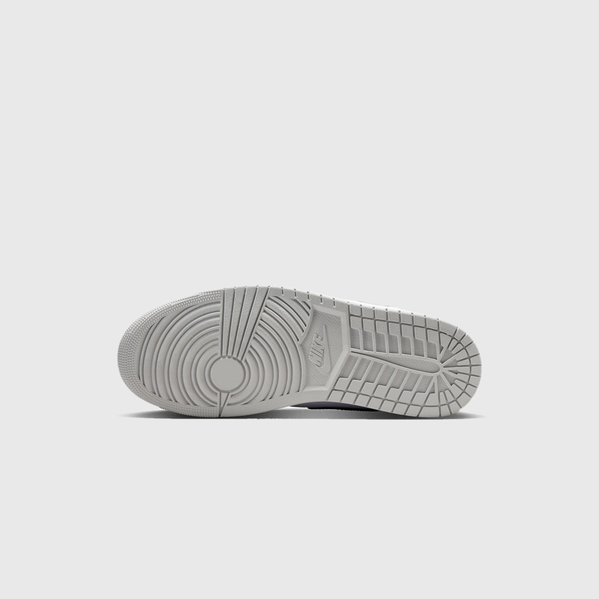 Jordan Air Jordan 1 Mid - White / Black / Light Smoke Grey All-day streetwear kicks