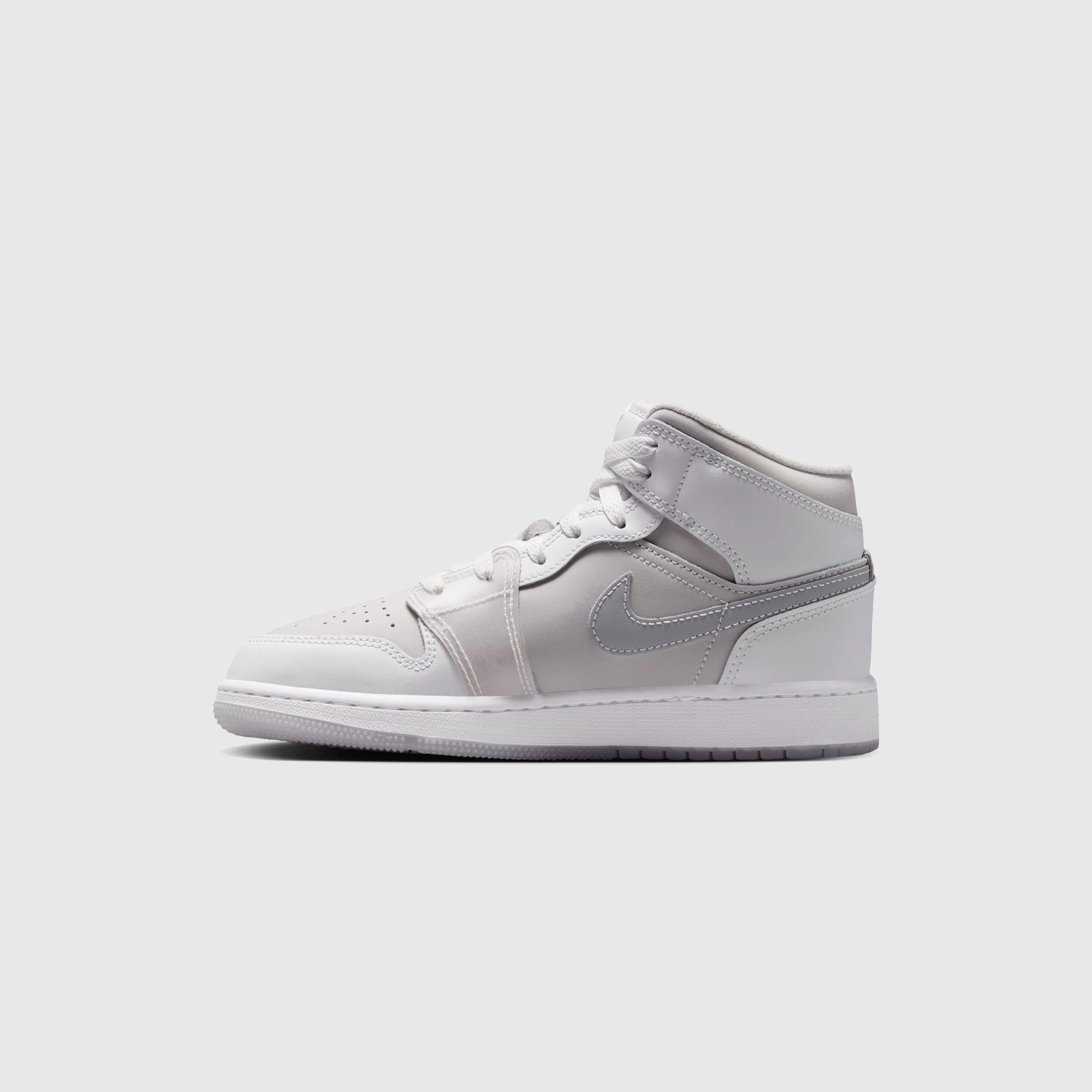 Jordan Air Jordan 1 Mid SE - Summit White / Metallic Silver All-day streetwear kicks