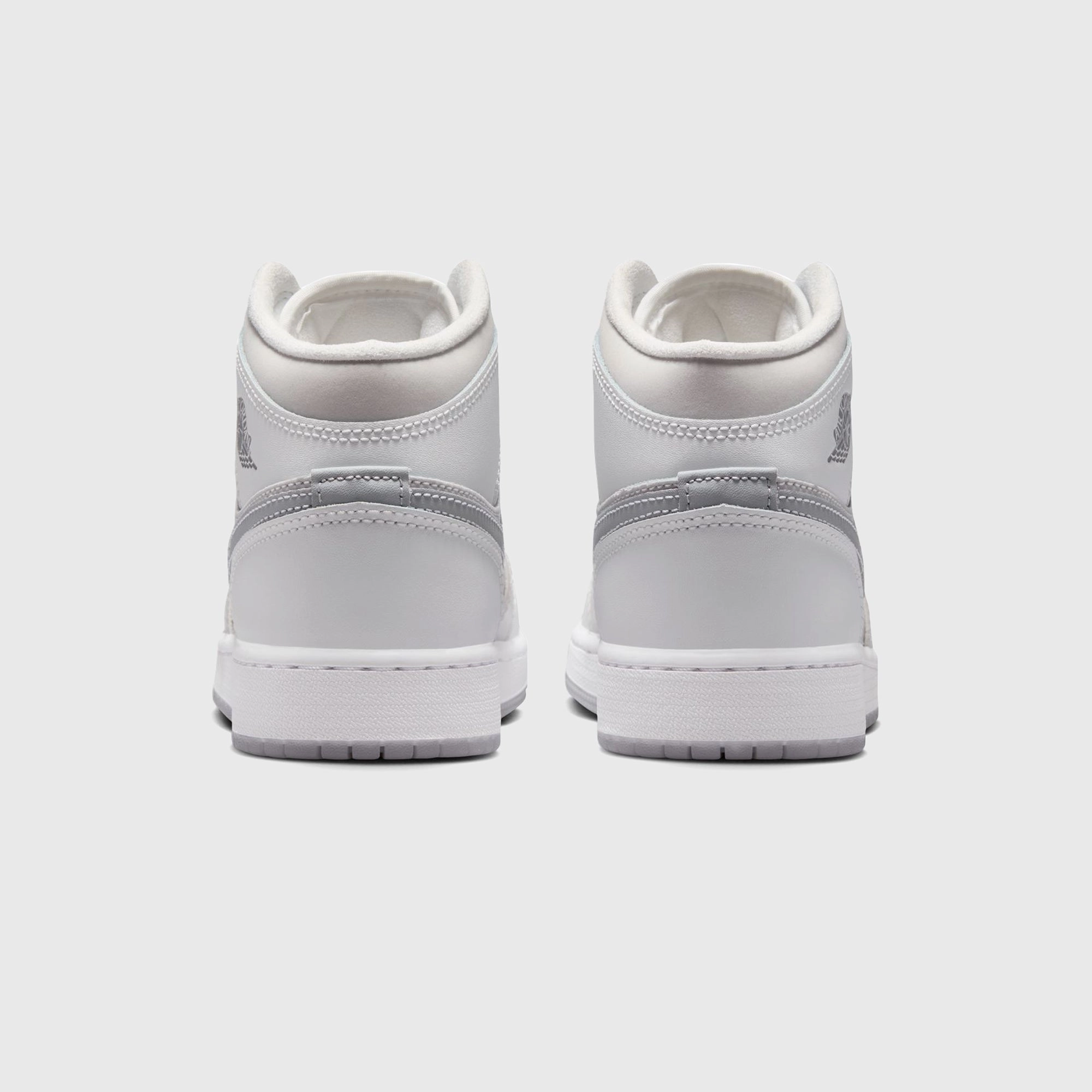 Jordan Air Jordan 1 Mid SE - Summit White / Metallic Silver All-day streetwear kicks