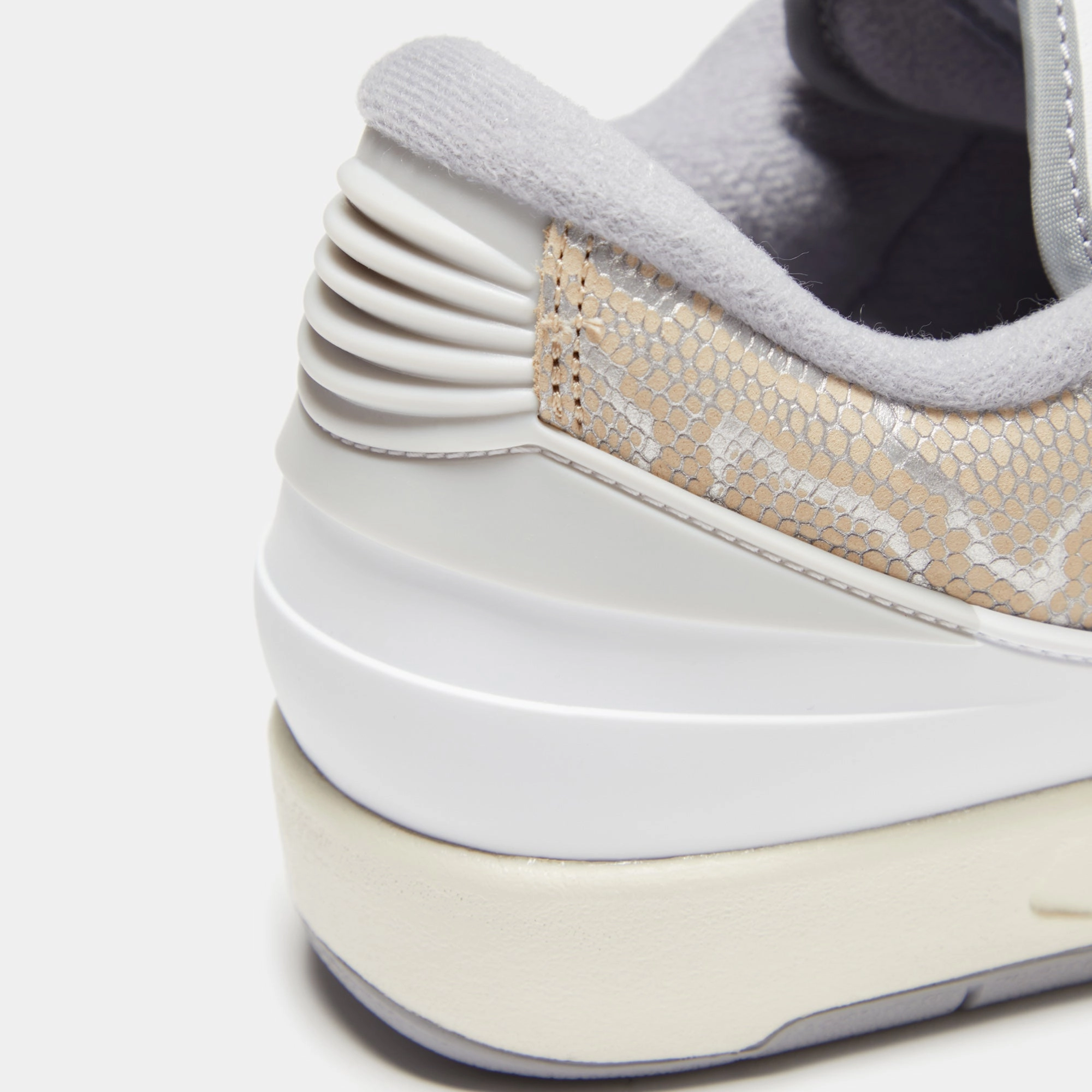 Jordan Air Jordan 2 Retro Low - White / Cement Grey / Sanddrift / Neutral Grey / Sail All-day streetwear kicks