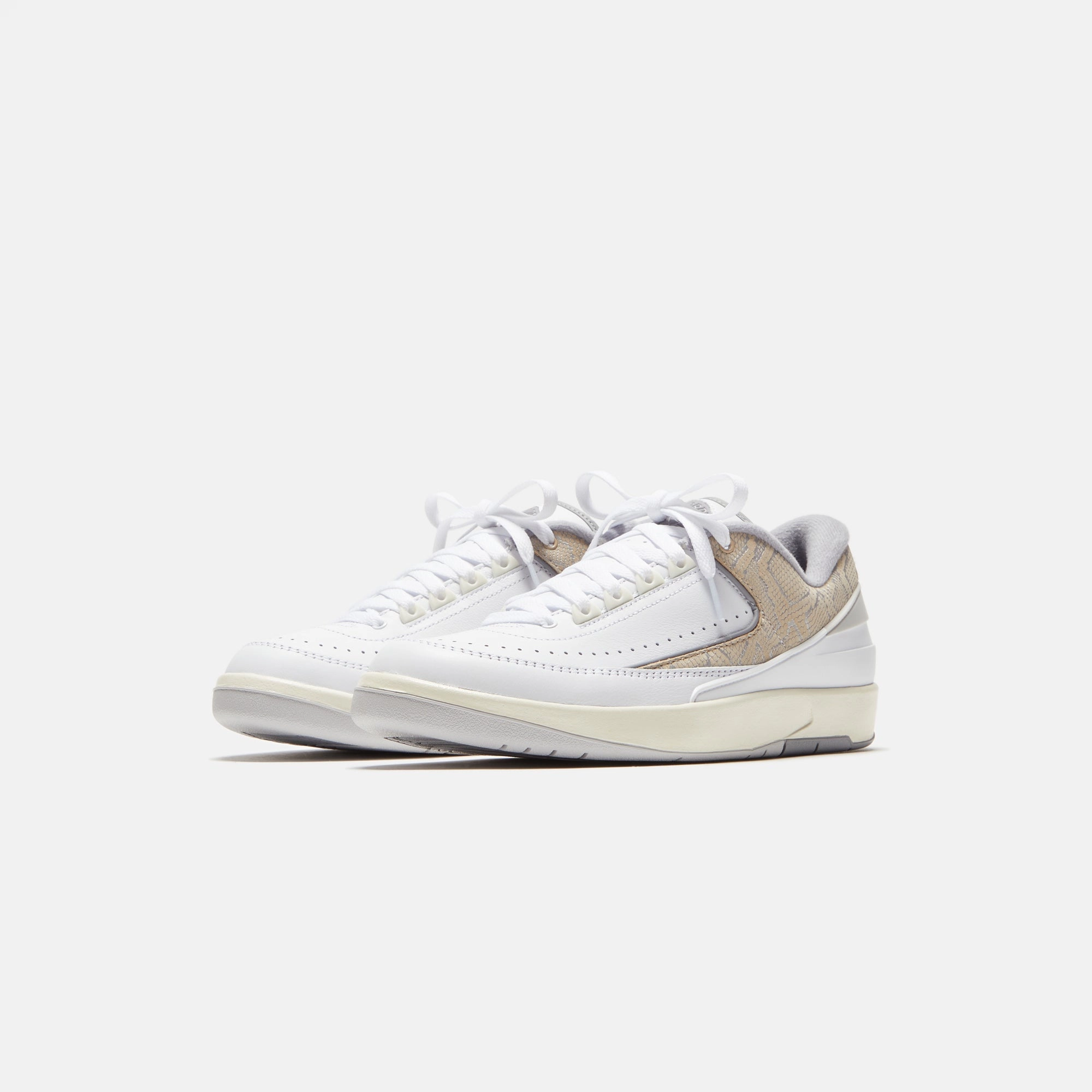 Jordan Air Jordan 2 Retro Low - White / Cement Grey / Sanddrift / Neutral Grey / Sail All-day streetwear kicks