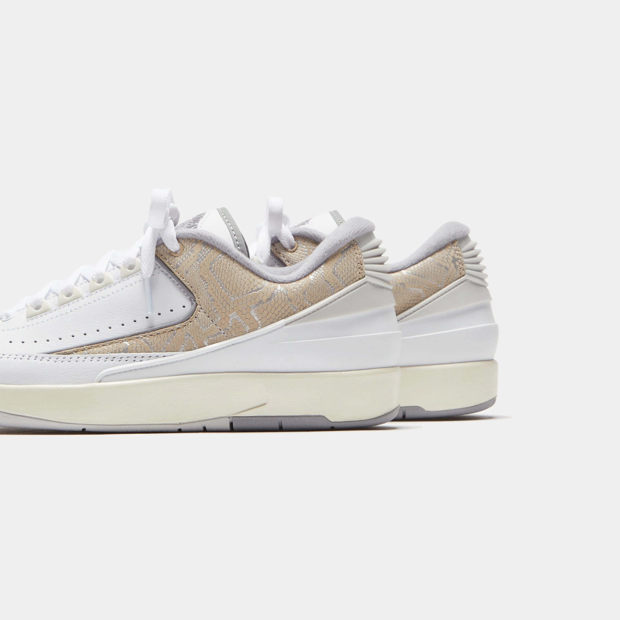Jordan Air Jordan 2 Retro Low - White / Cement Grey / Sanddrift / Neutral Grey / Sail All-day streetwear kicks