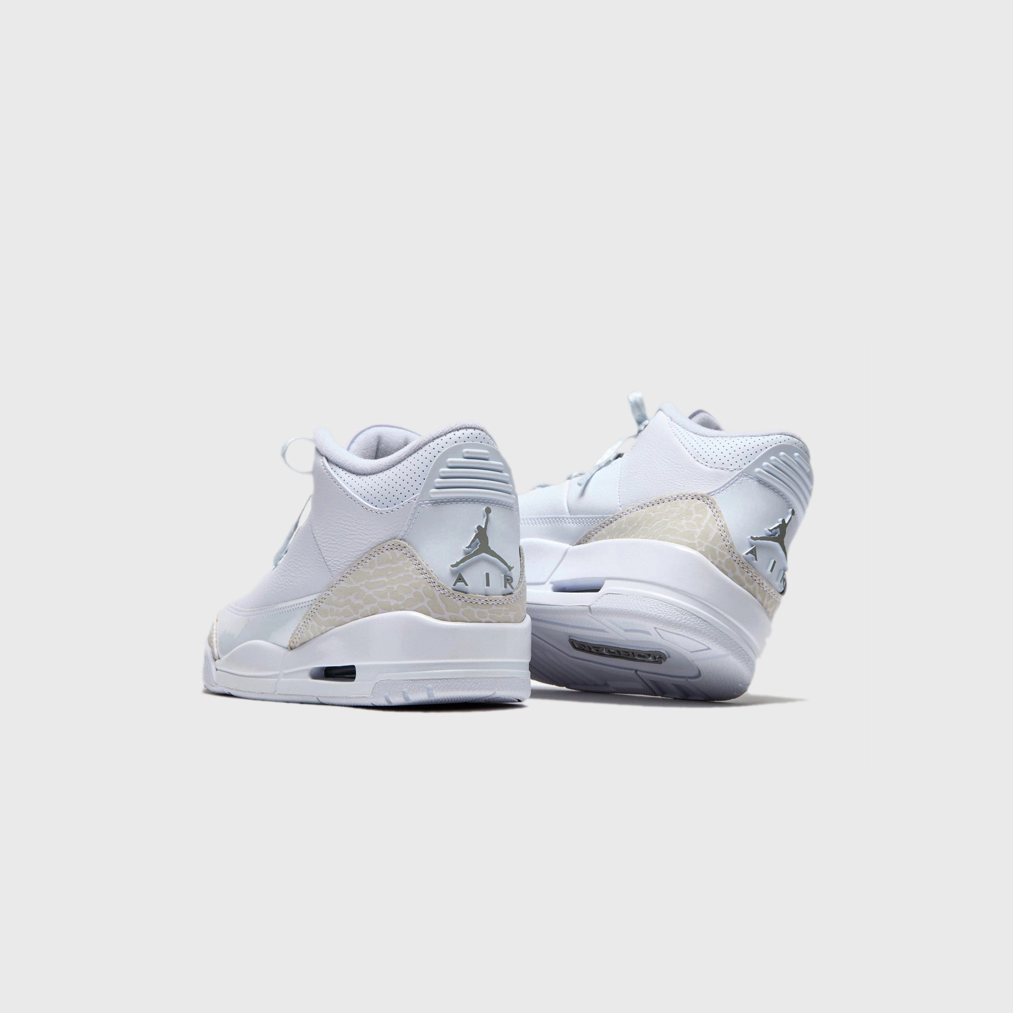 Jordan Air Jordan 3 - White / Metallic Silver All-day streetwear kicks