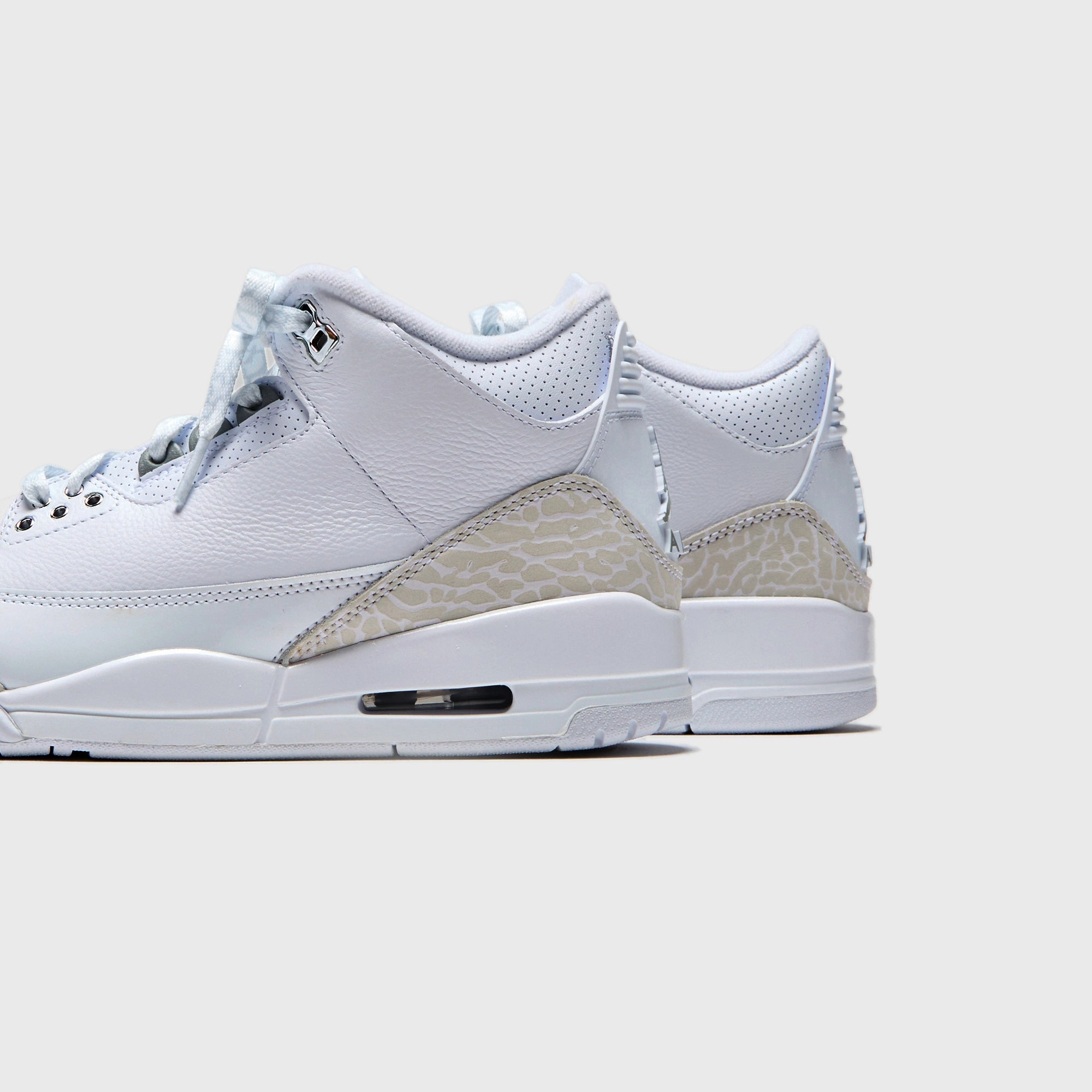Jordan Air Jordan 3 - White / Metallic Silver All-day streetwear kicks