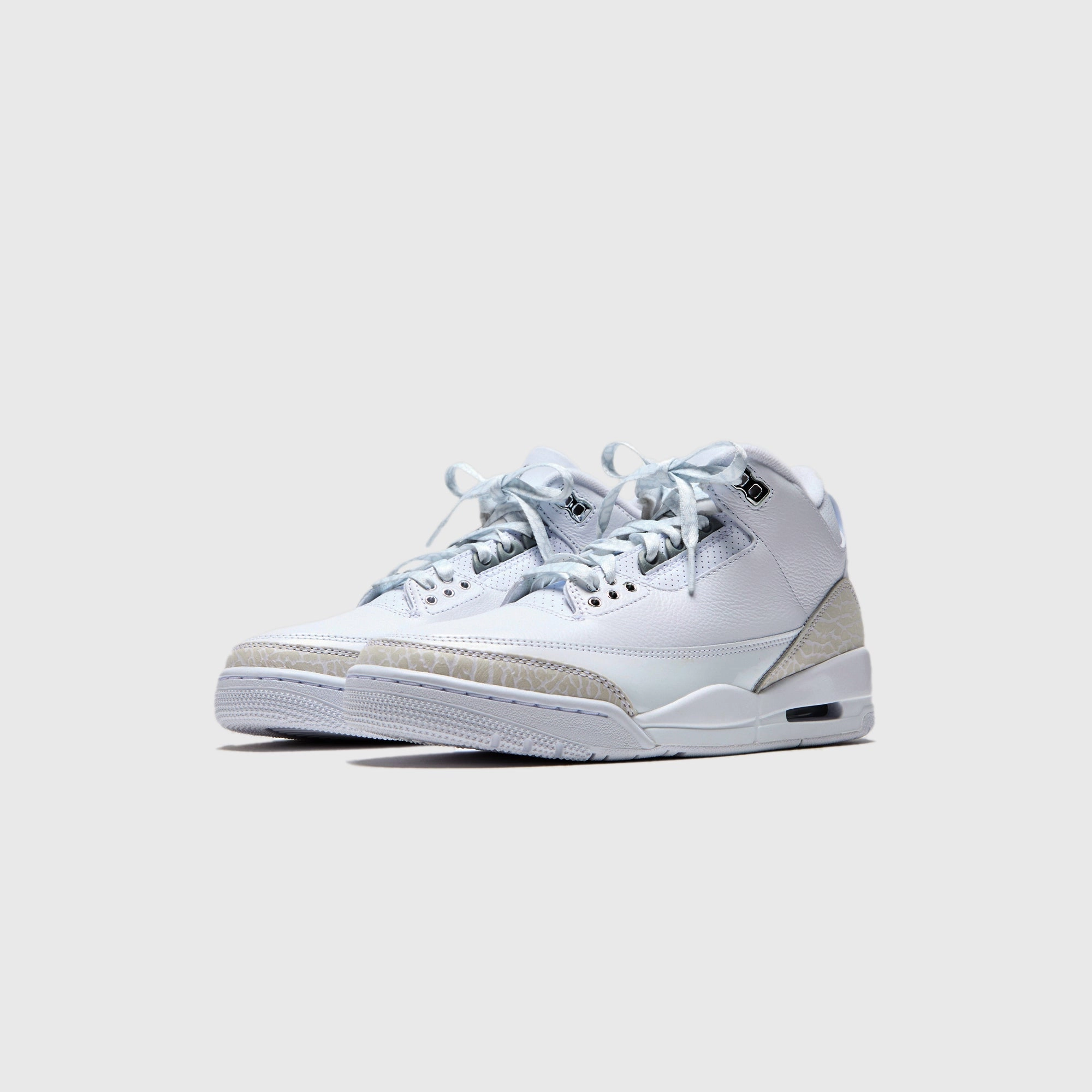 Jordan Air Jordan 3 - White / Metallic Silver All-day streetwear kicks