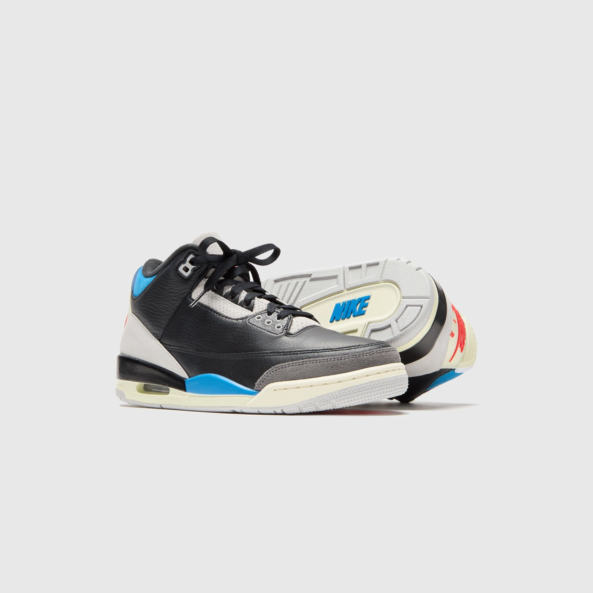 Jordan Air Jordan 3 Retro OG - Black / Chile Red / Neutral Grey / Military Blue / Coconut Milk All-day streetwear kicks