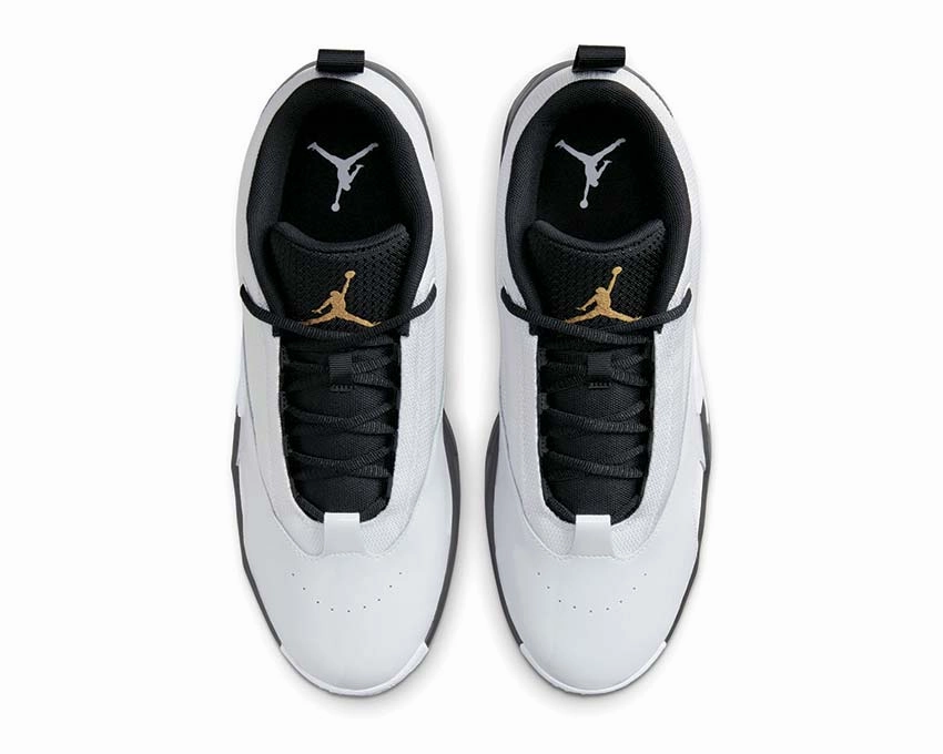 Jordan Max Aura 6 Timeless hoop footwear