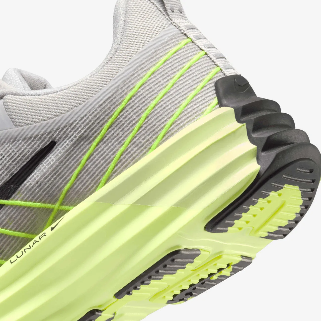 Lunar Roam Nike casual lifestyle sneakers