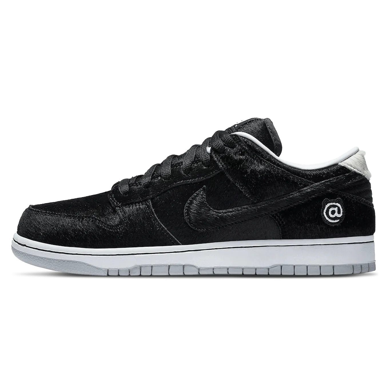 Medicom Toy x Dunk Low SB 'BE@RBRICK' Nike Dunk casual shoes with iconic low-top shape