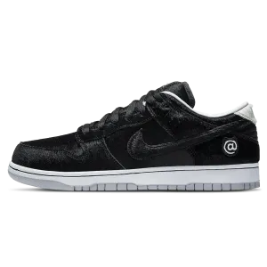 Medicom Toy x Dunk Low SB 'BE@RBRICK' Nike Dunk casual shoes with iconic low-top shape
