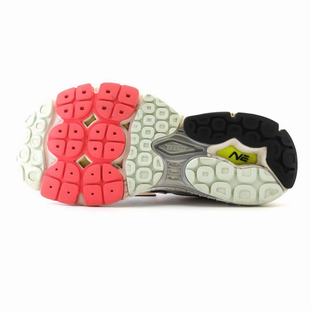 NEW BALANCE 1260 V6 retro New Balance shoe shots