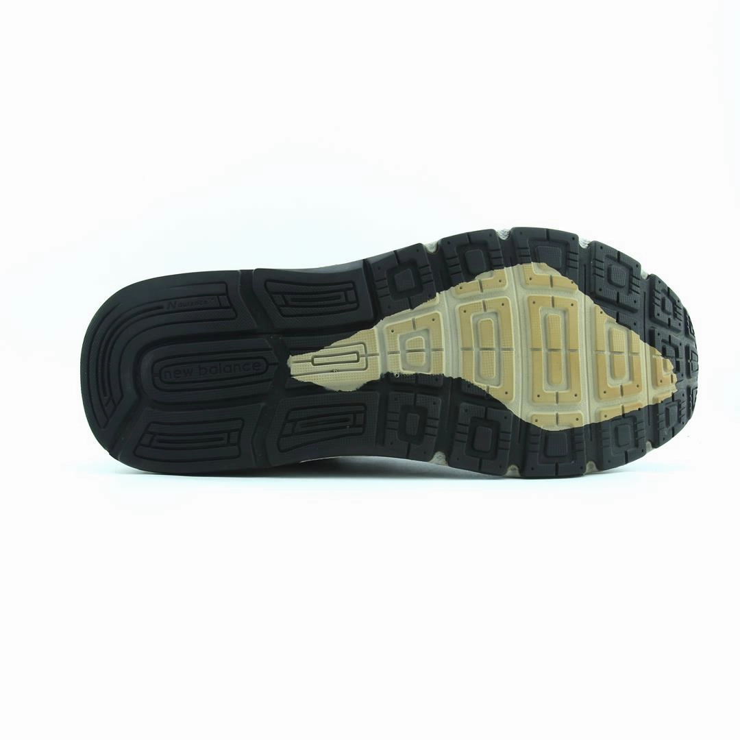 NEW BALANCE 1540 V3 New Balance trainer visuals