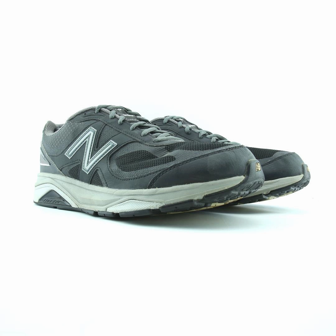 NEW BALANCE 1540 V3 New Balance trainer visuals