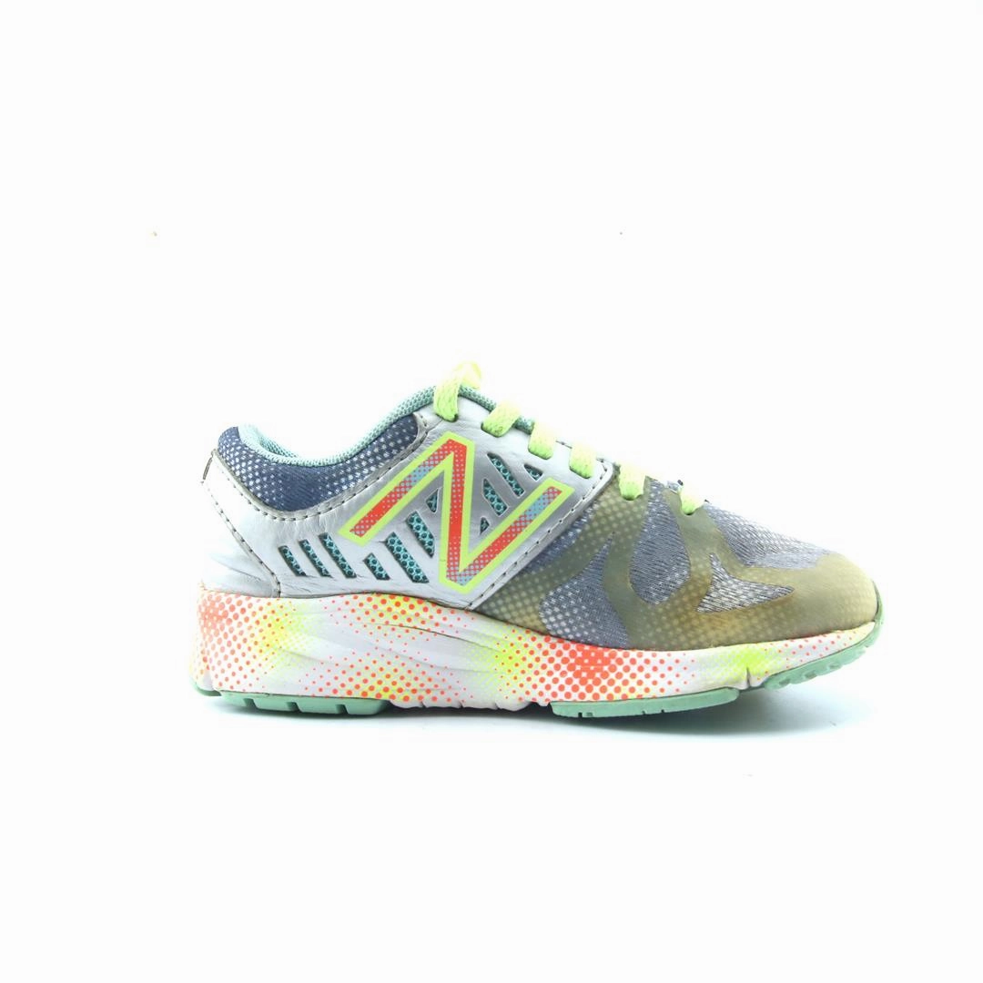 NEW BALANCE 200 New Balance trainer visuals