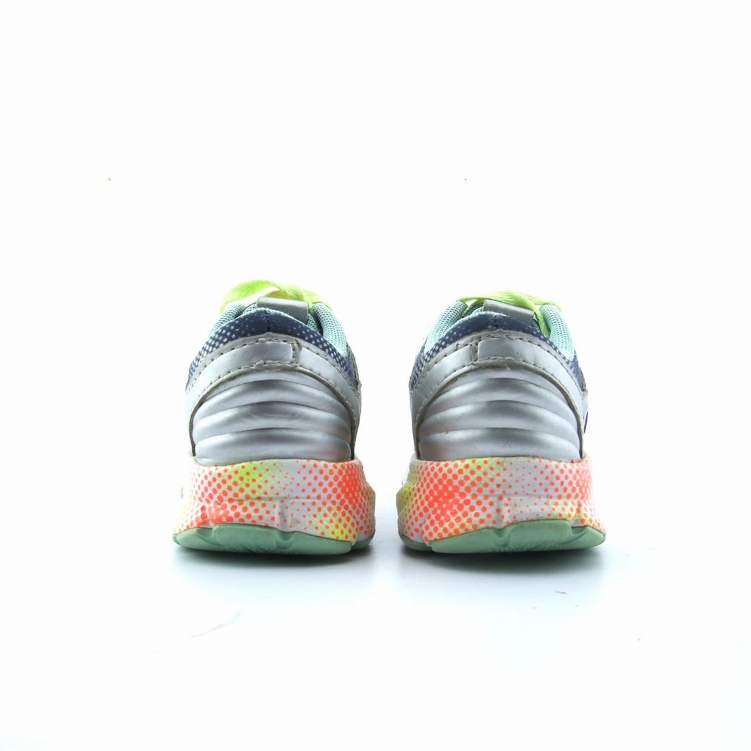 NEW BALANCE 200 New Balance trainer visuals