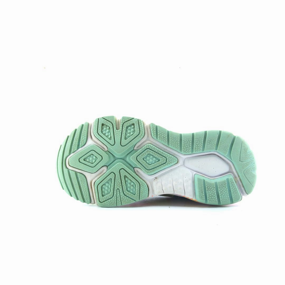 NEW BALANCE 200 New Balance trainer visuals