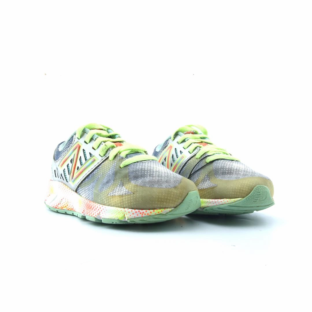 NEW BALANCE 200 New Balance trainer visuals