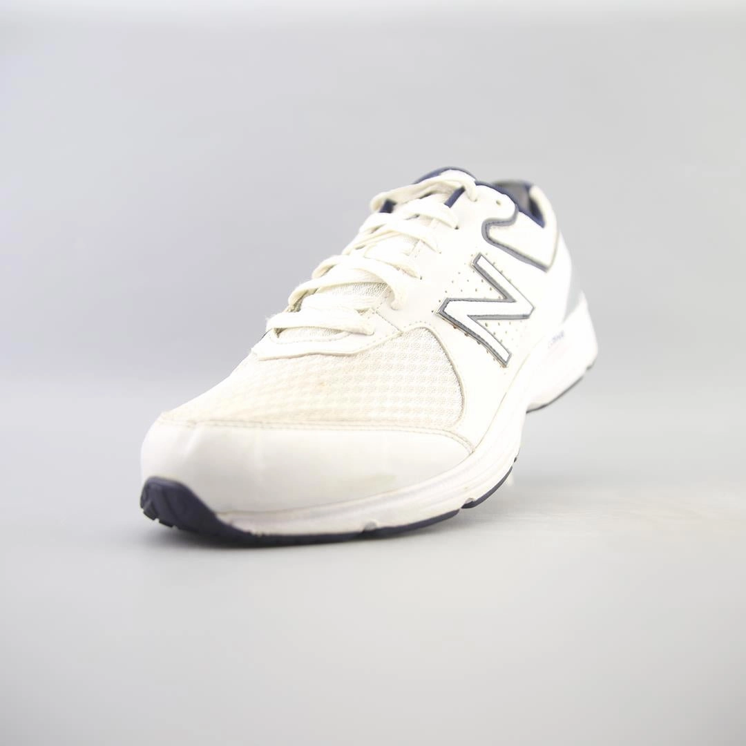 NEW BALANCE 411V2 New Balance trainer visuals