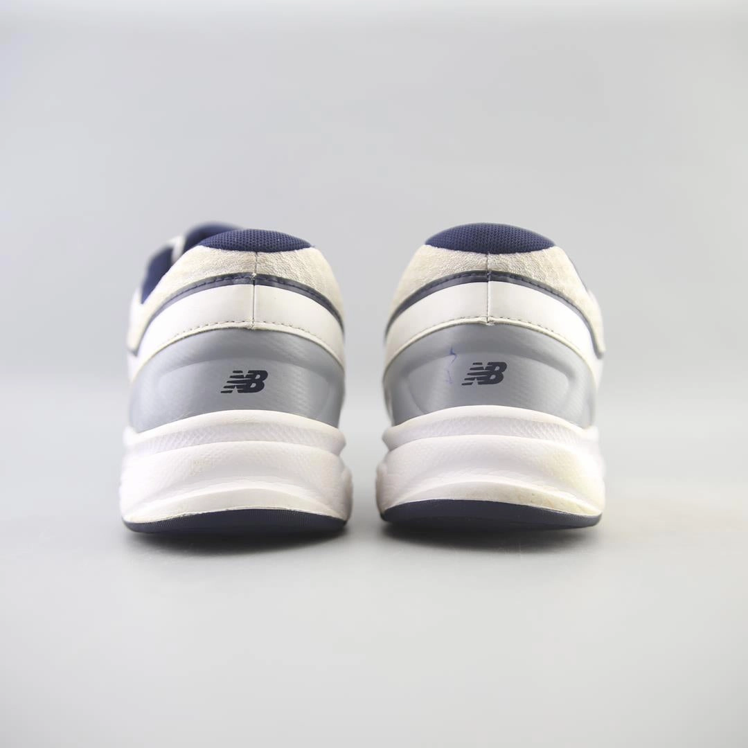 NEW BALANCE 411V2 New Balance trainer visuals