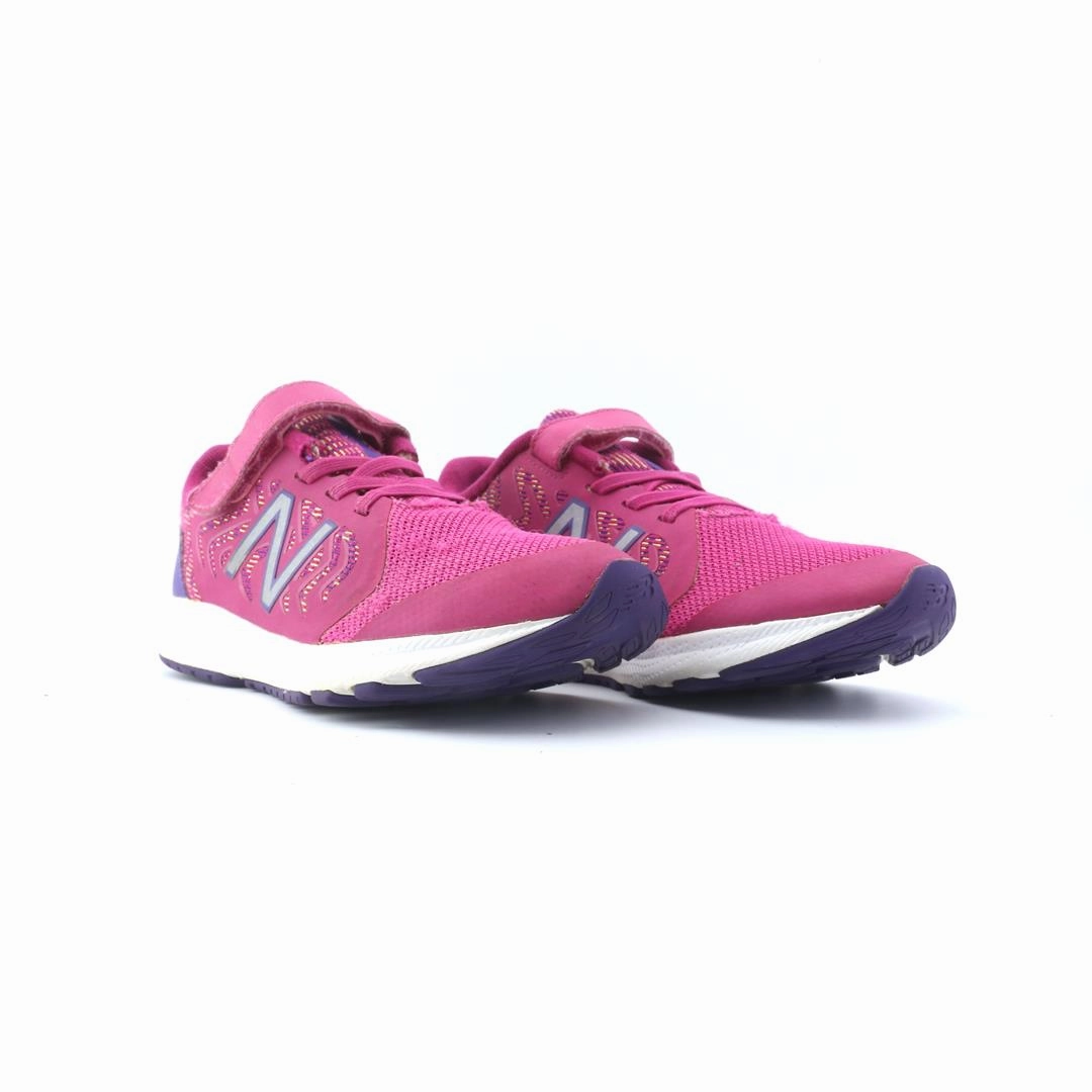 NEW BALANCE 519V2 New Balance trainer visuals