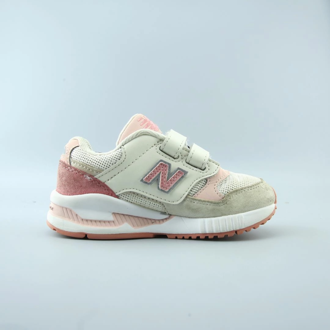 NEW BALANCE  530 New Balance trainer visuals