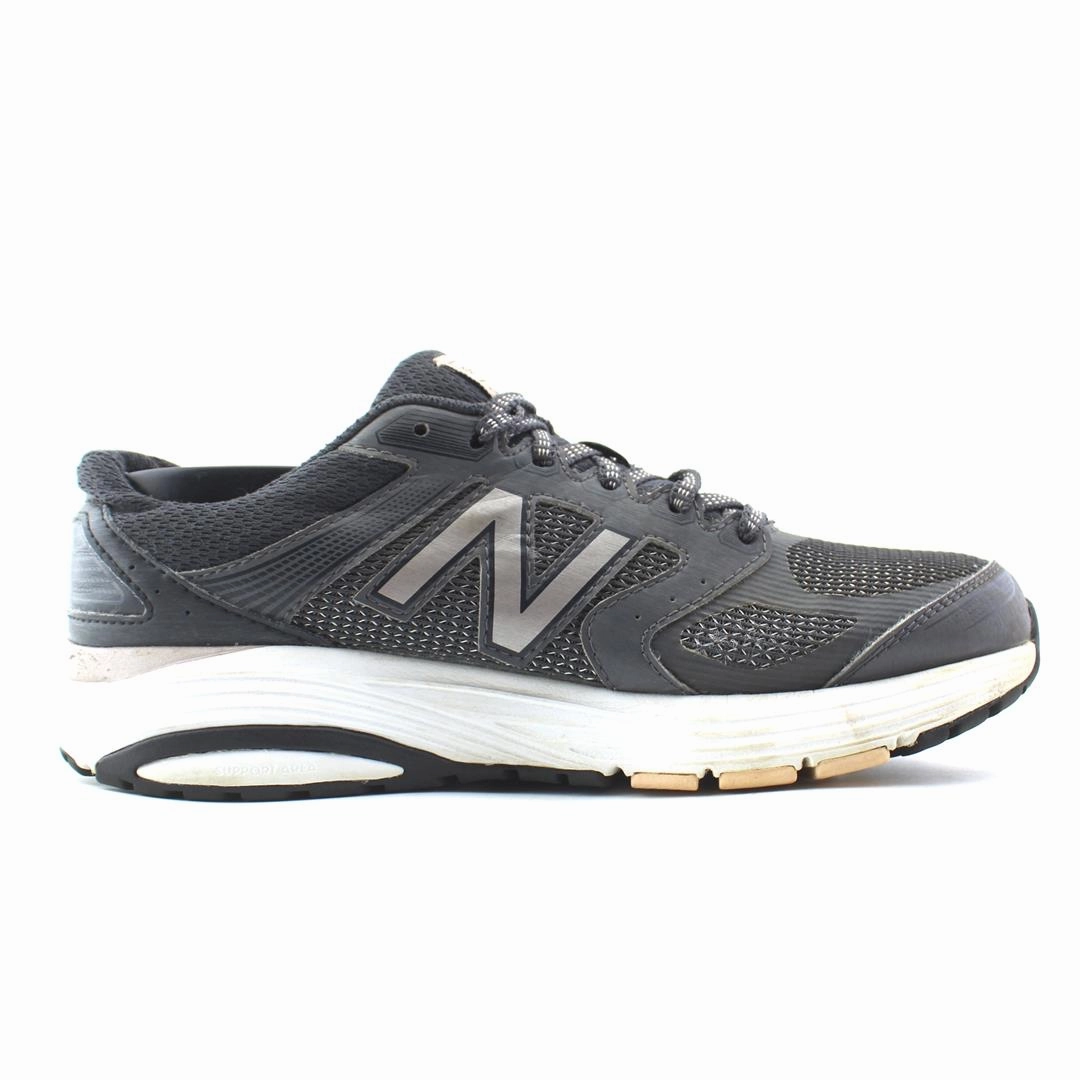 NEW BALANCE 560V7 retro New Balance shoe shots
