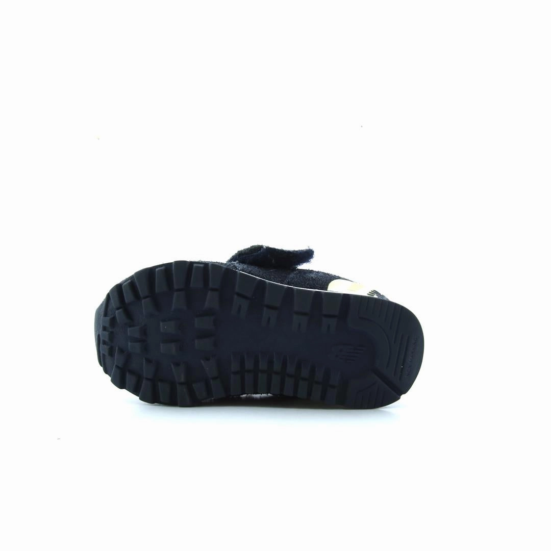 NEW BALANCE 574 New Balance casual shoe looks