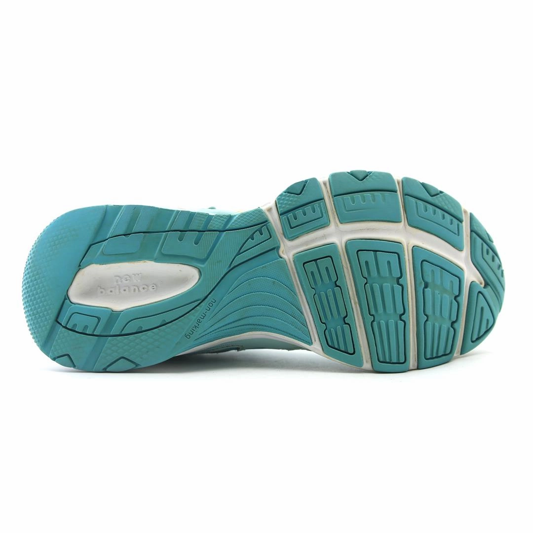 NEW BALANCE 680 V3 retro New Balance shoe shots