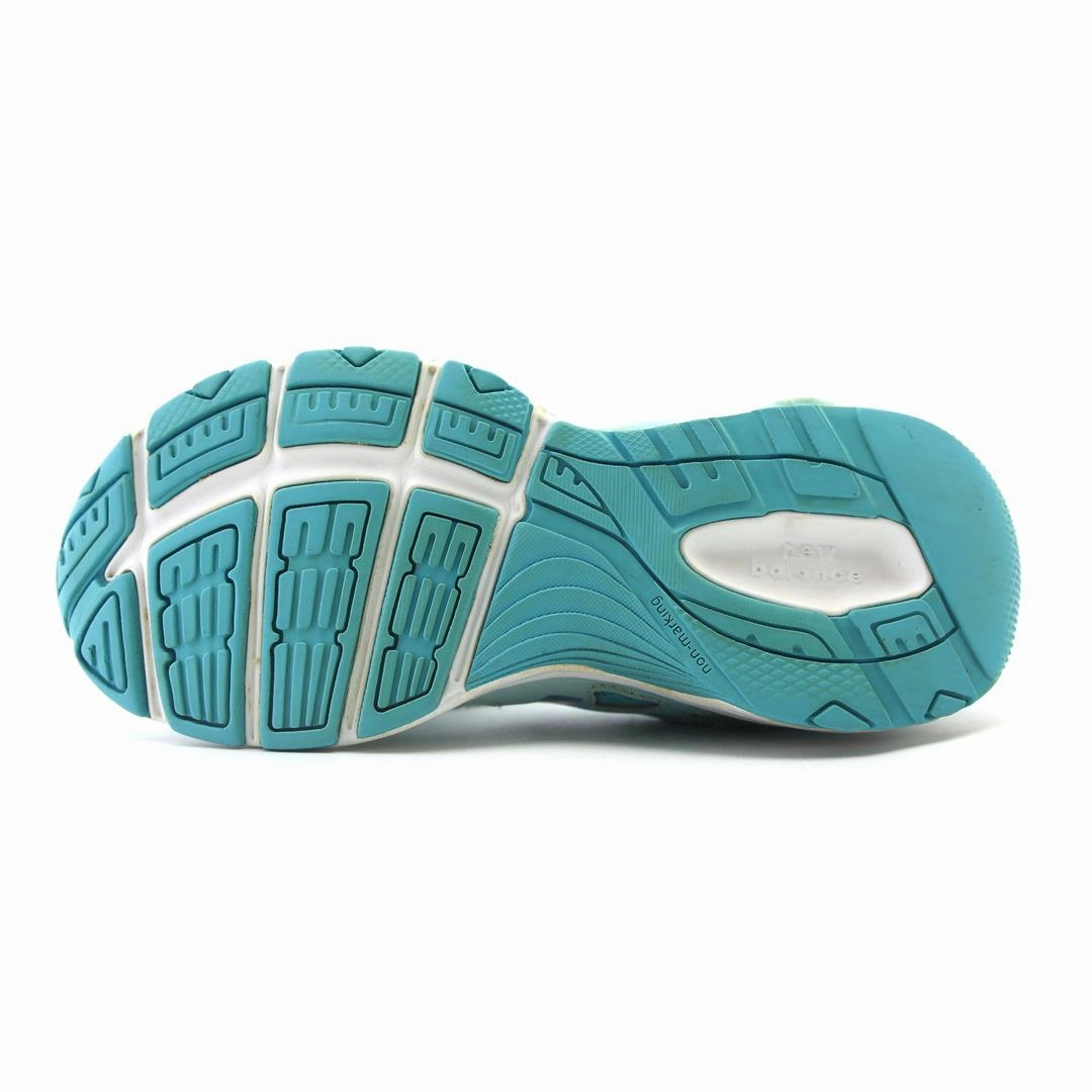 NEW BALANCE 680 V3 retro New Balance shoe shots