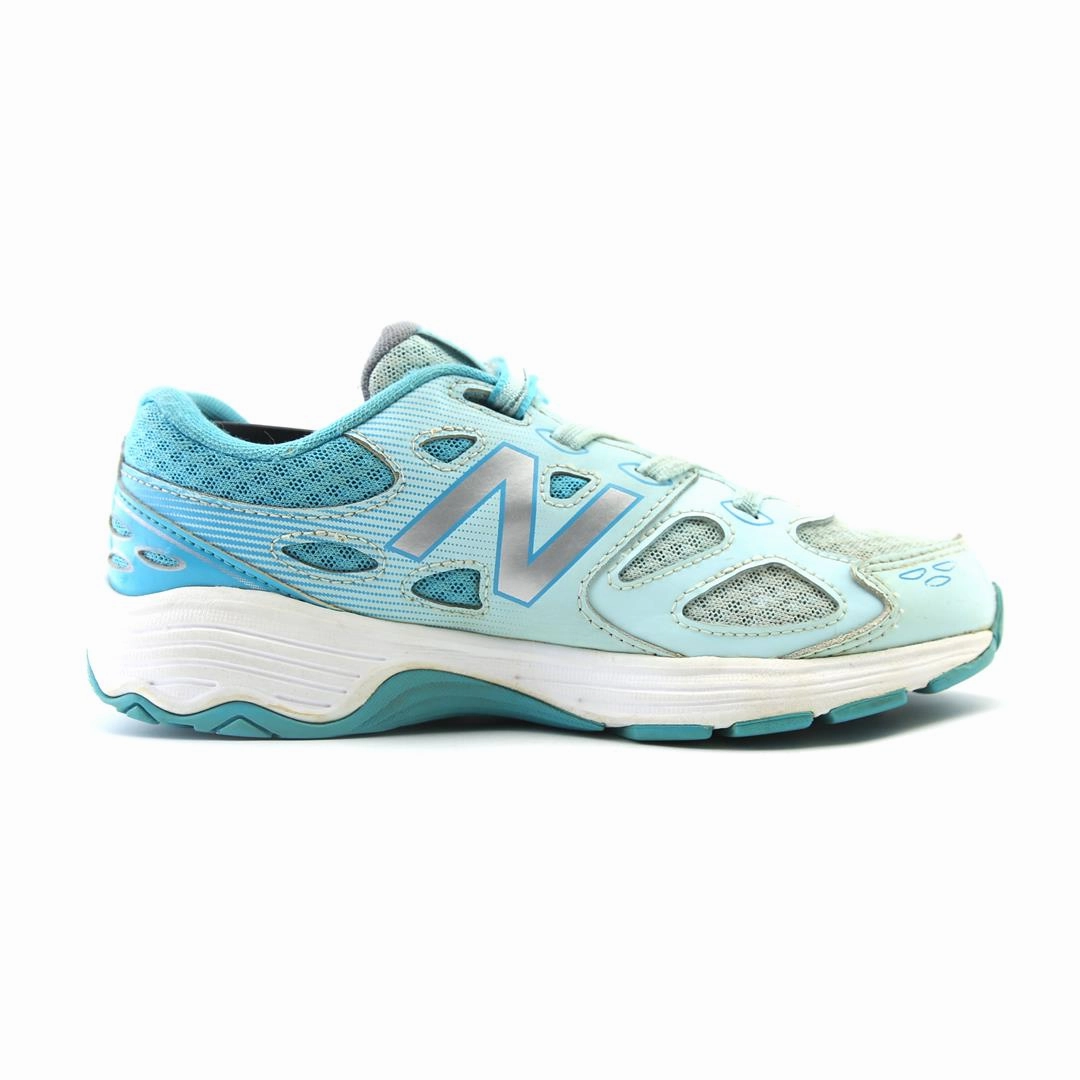 NEW BALANCE 680 V3 retro New Balance shoe shots