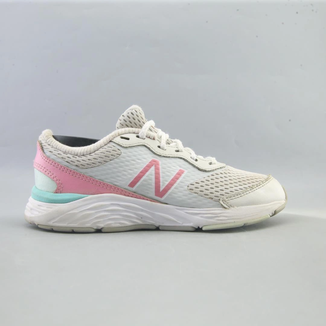 NEW BALANCE 680V5 retro New Balance shoe shots