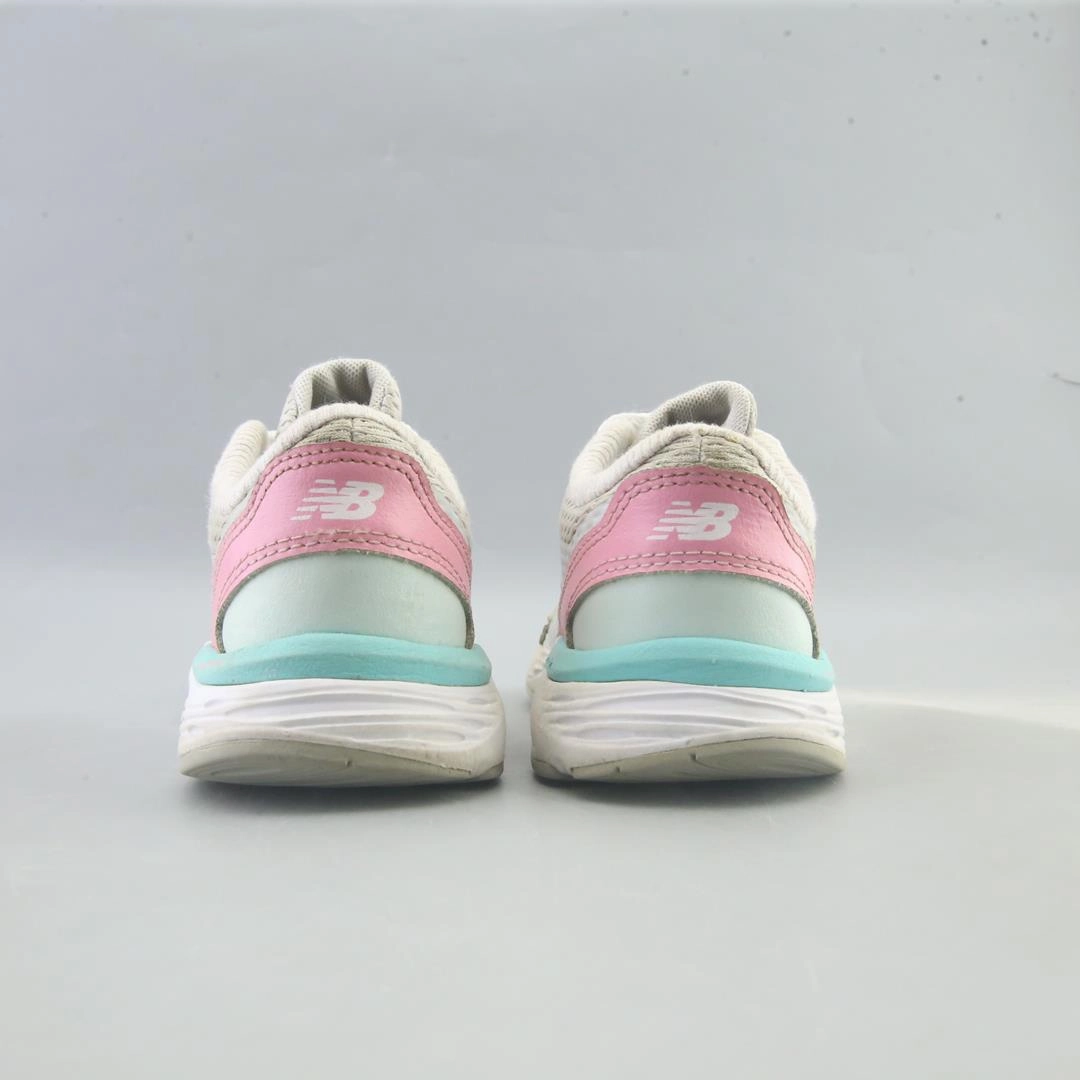 NEW BALANCE 680V5 retro New Balance shoe shots