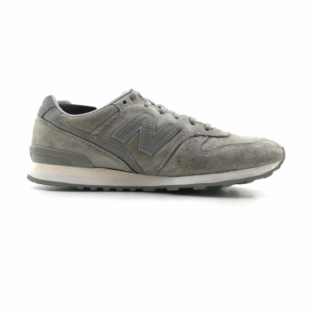 NEW BALANCE 696 New Balance casual shoe looks