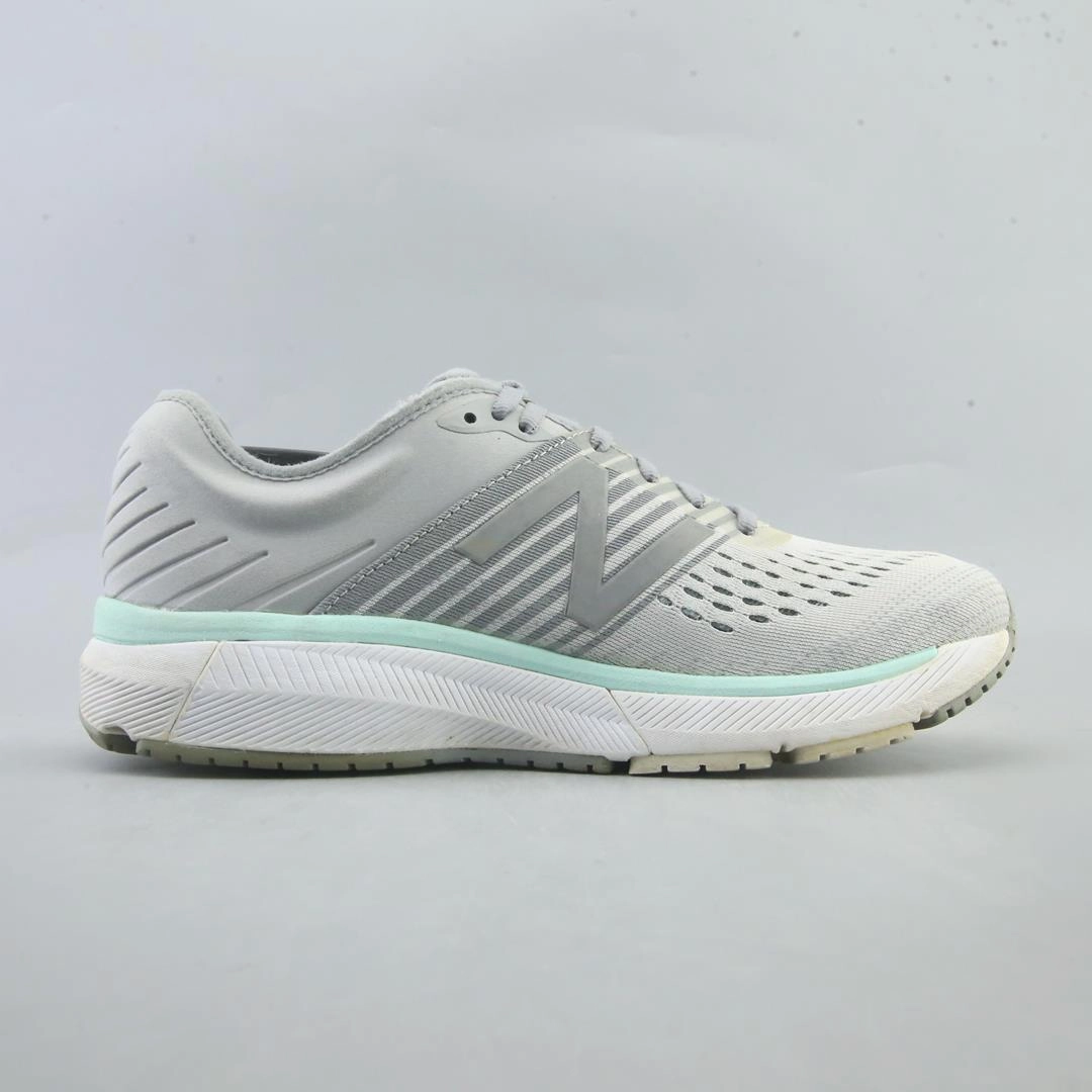 NEW BALANCE 860 V10 New Balance casual shoe looks