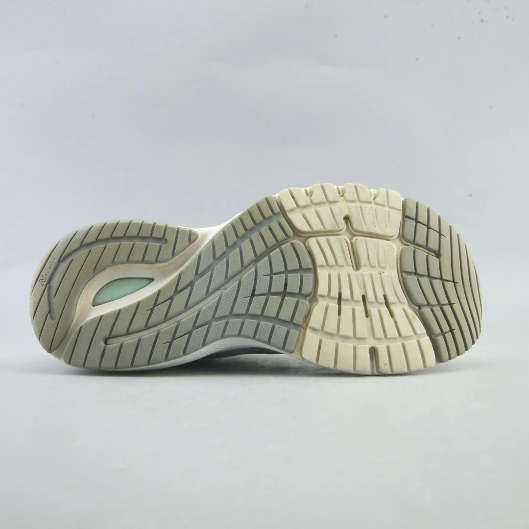 NEW BALANCE 860 V10 New Balance casual shoe looks