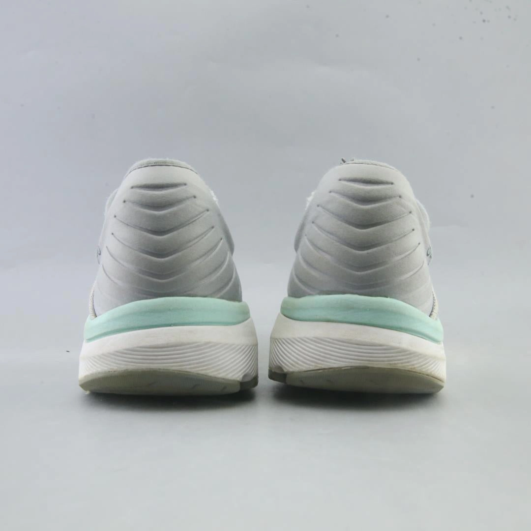 NEW BALANCE 860 V10 New Balance casual shoe looks