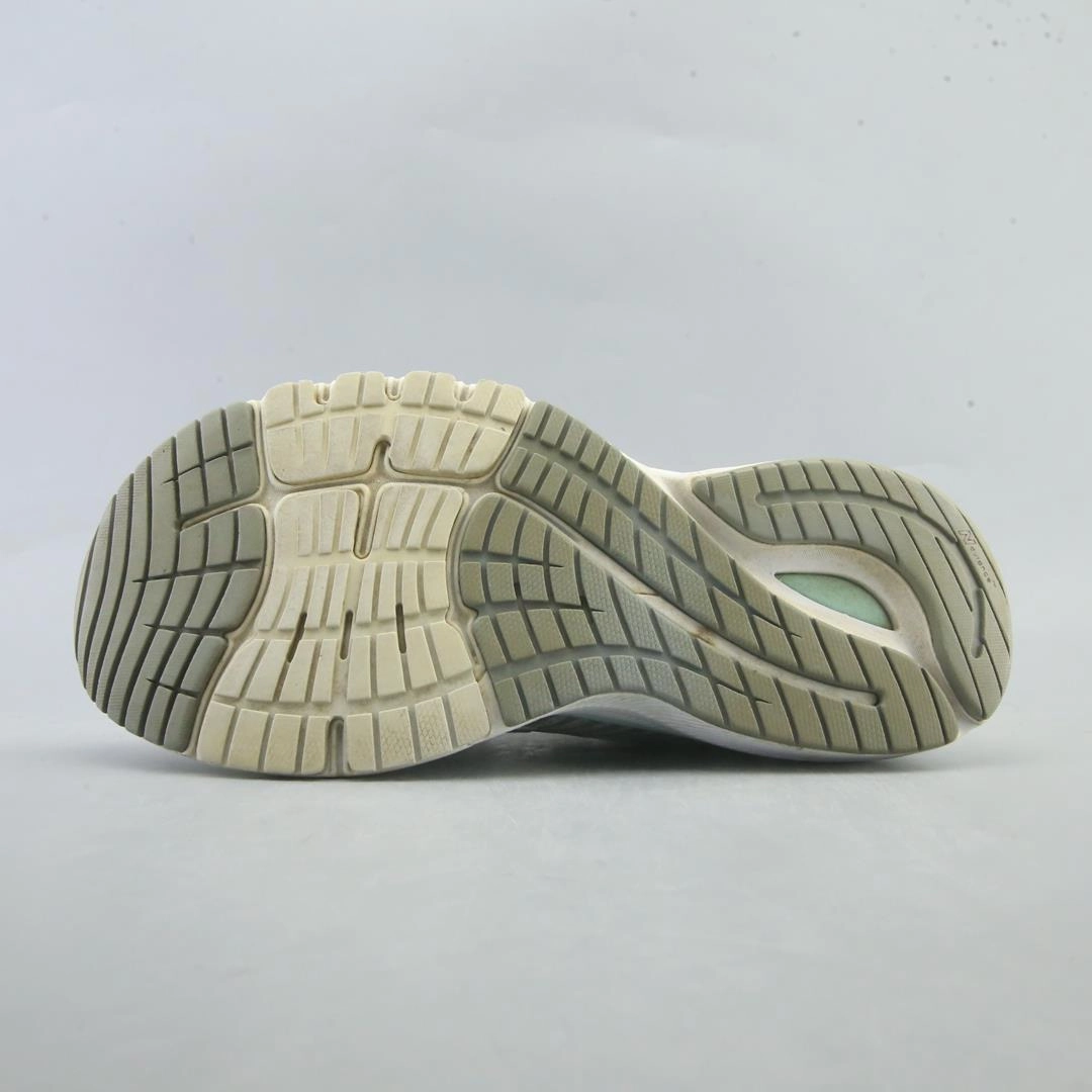 NEW BALANCE 860 V10 New Balance casual shoe looks
