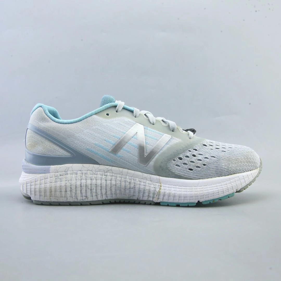 NEW BALANCE  860 V9 New Balance casual shoe looks