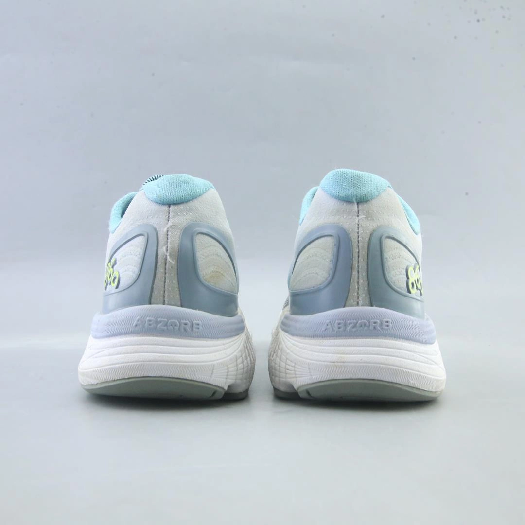 NEW BALANCE  860 V9 New Balance casual shoe looks