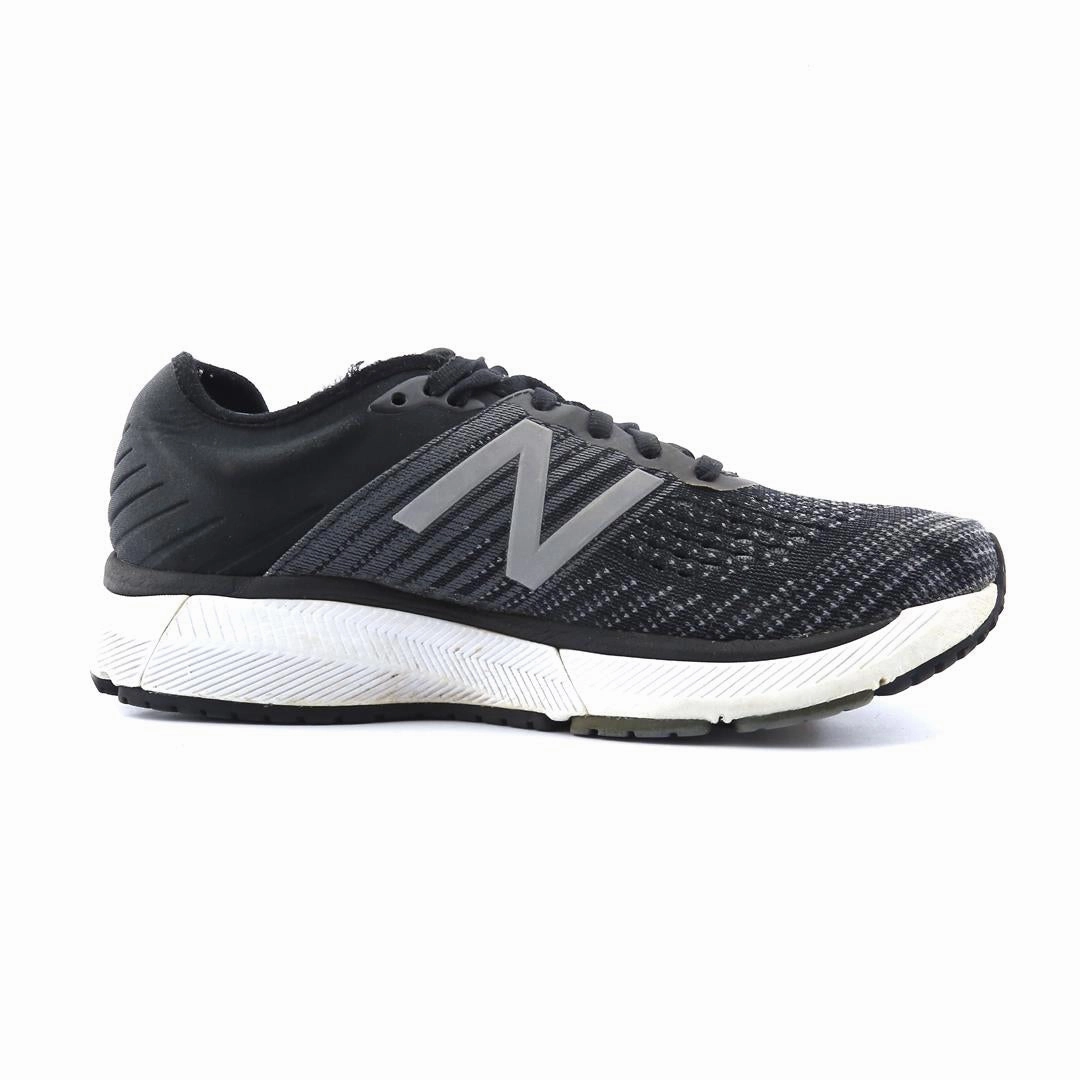 NEW BALANCE 860V10 New Balance casual shoe looks