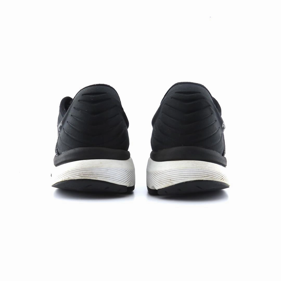 NEW BALANCE 860V10 New Balance casual shoe looks