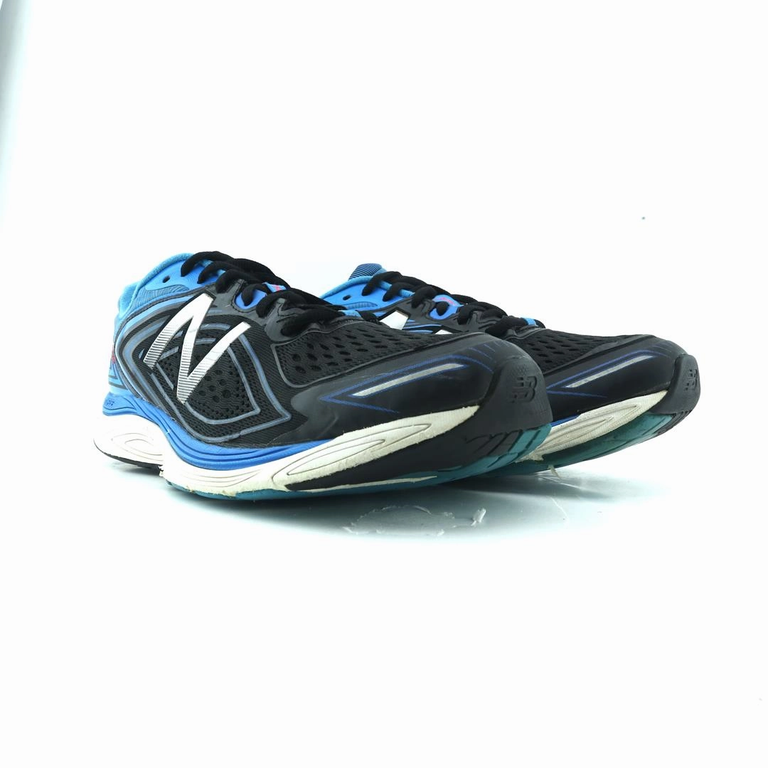 NEW BALANCE 860V8 New Balance casual shoe looks