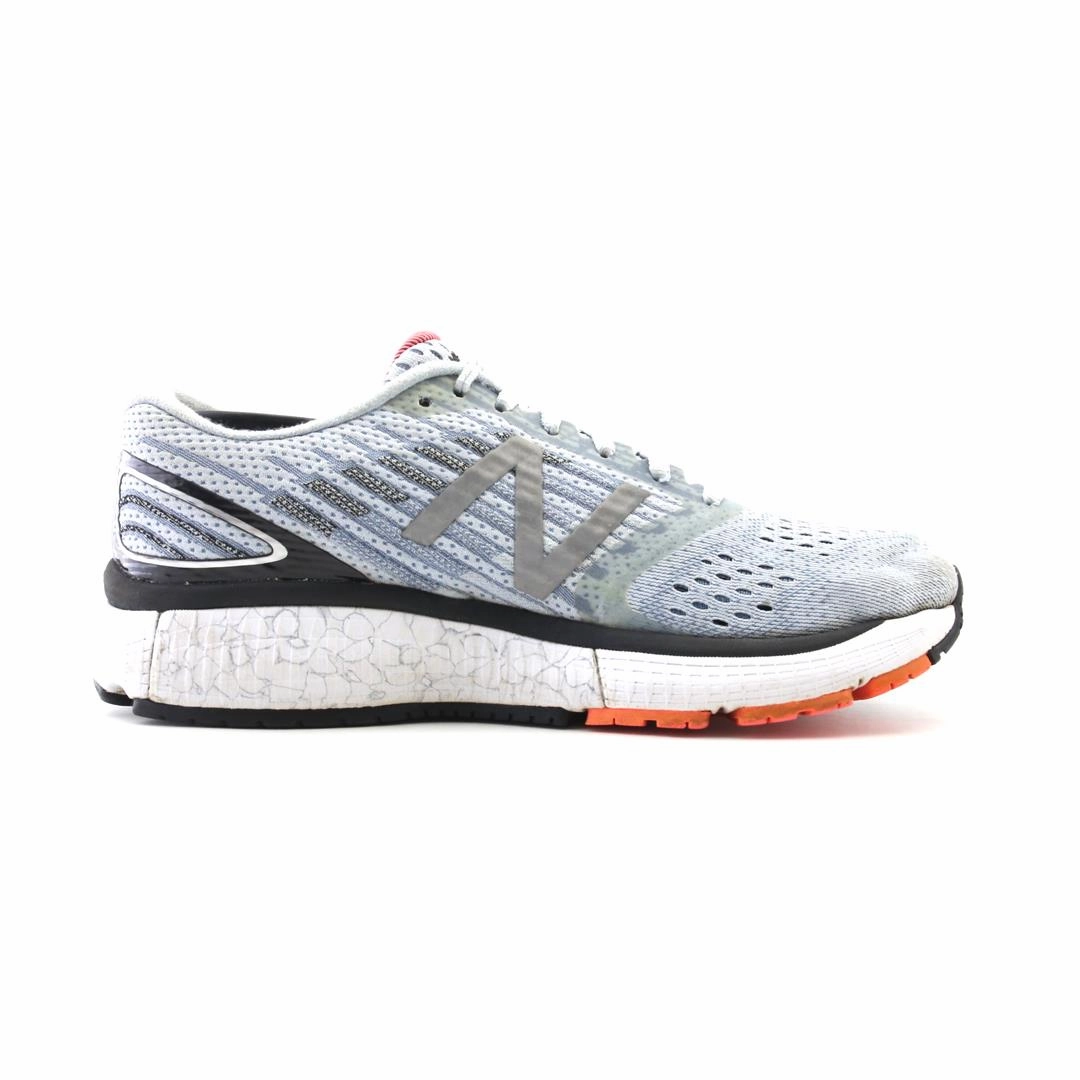 NEW BALANCE 860V9 retro New Balance shoe shots
