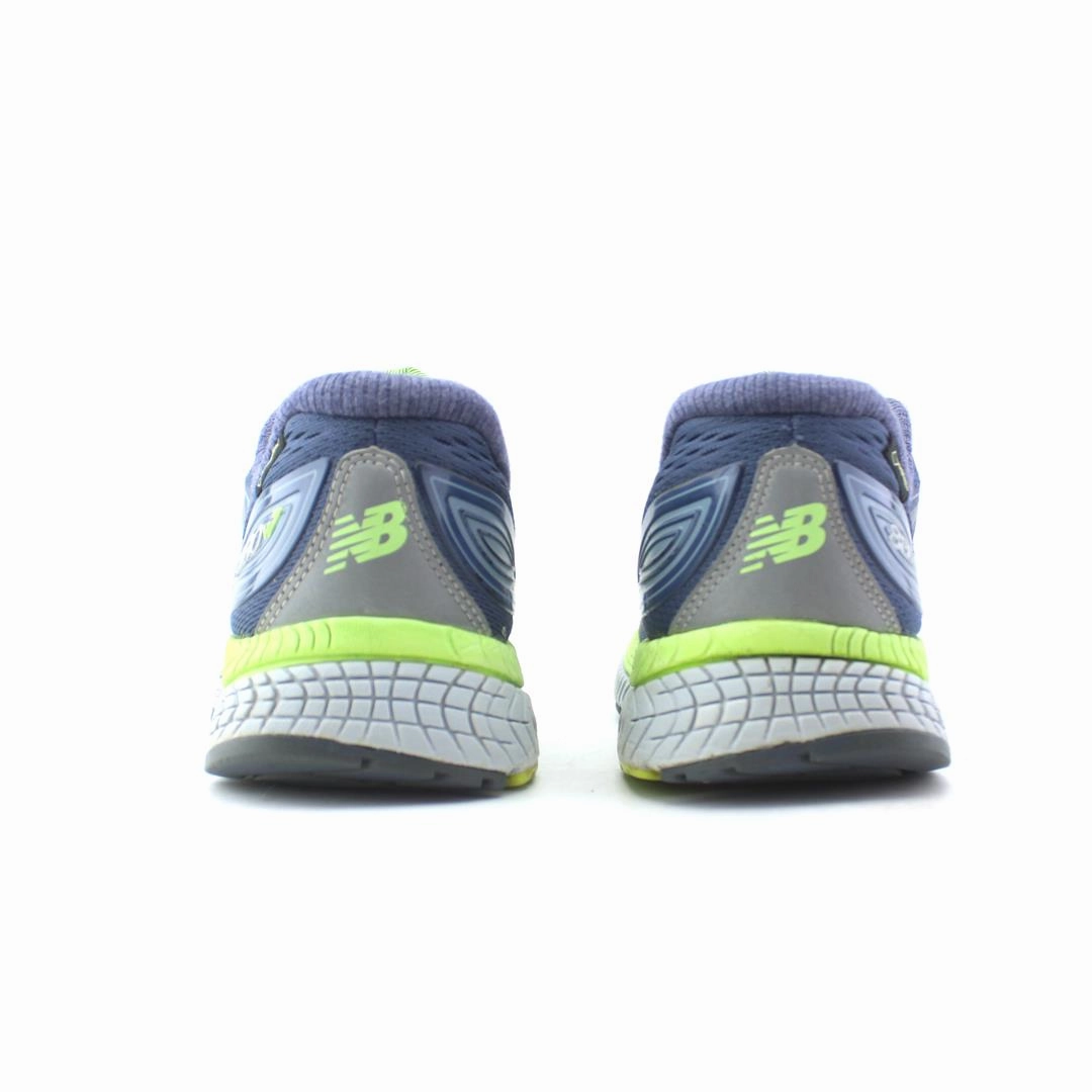 NEW BALANCE 880 V7 retro New Balance shoe shots