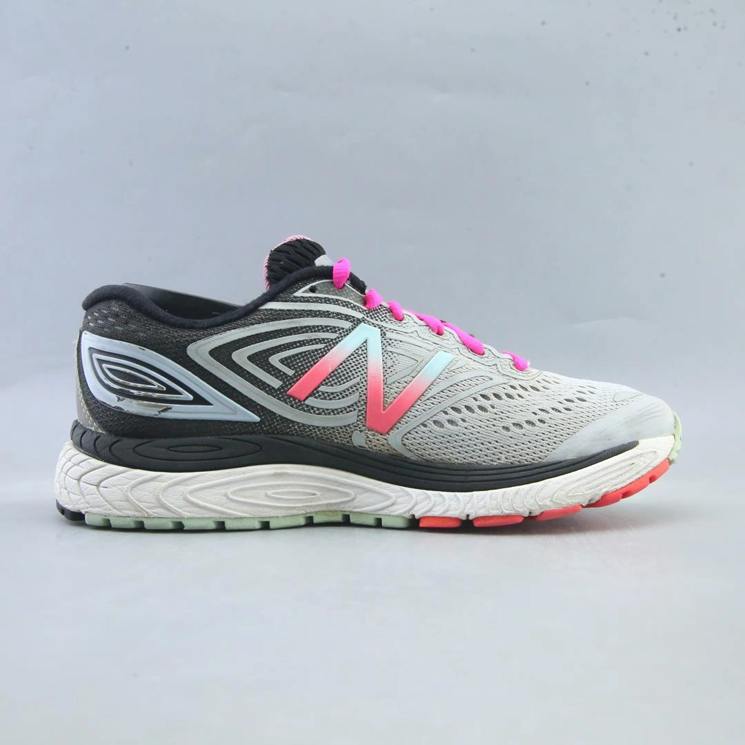 NEW BALANCE 880V7 New Balance casual shoe looks