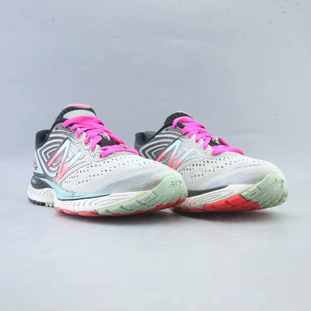 NEW BALANCE 880V7 New Balance casual shoe looks