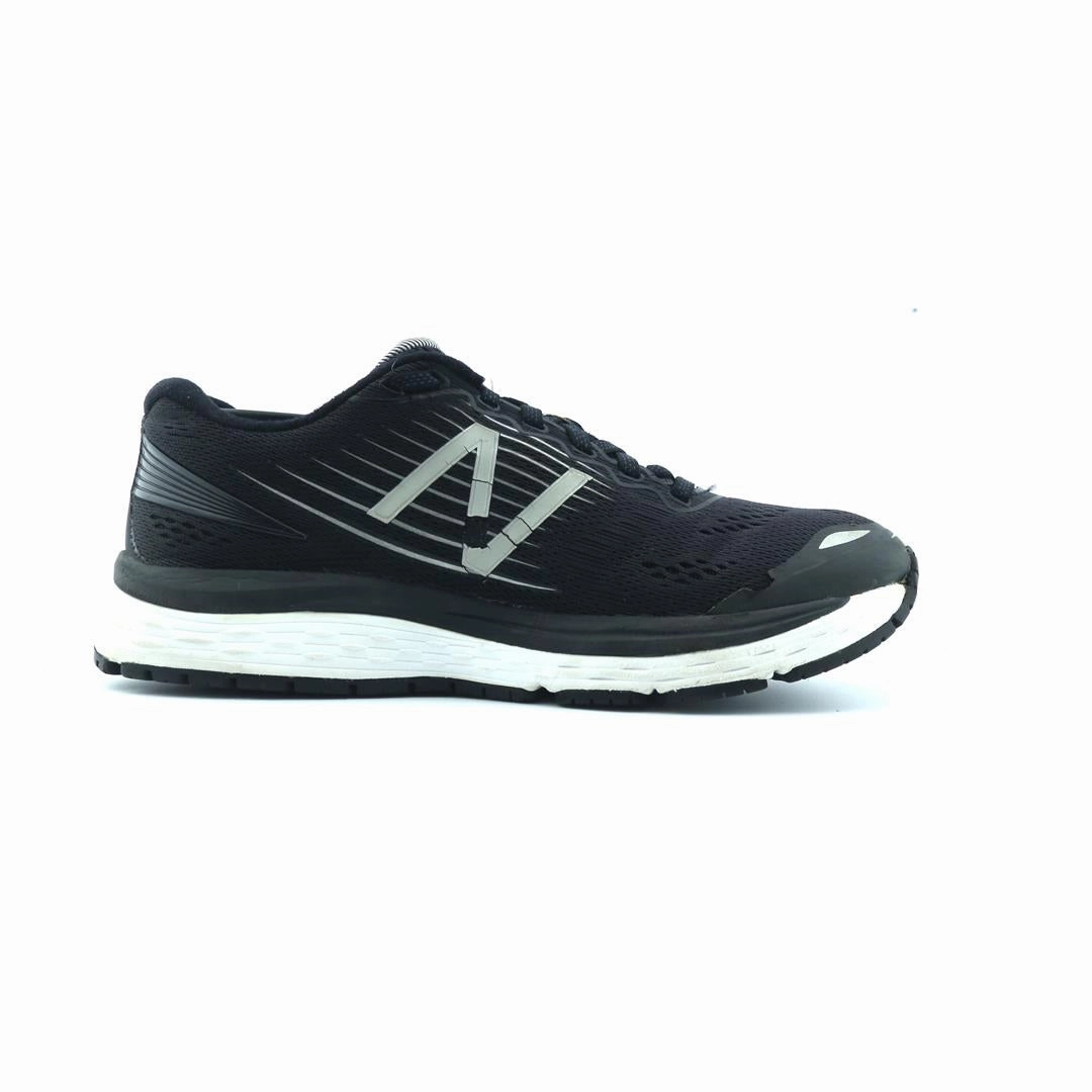 NEW BALANCE 880V8 stylish New Balance designs