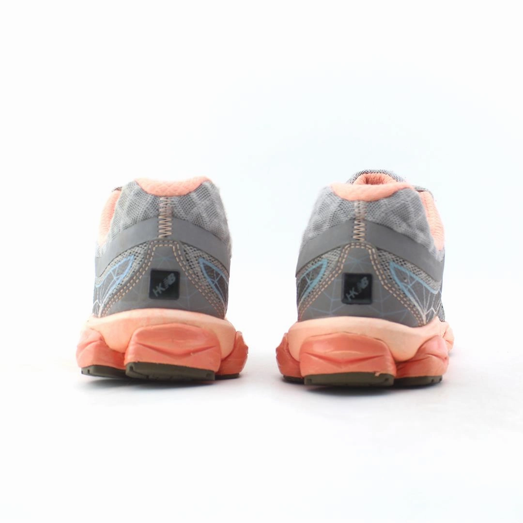 NEW BALANCE 890V4 retro New Balance shoe shots