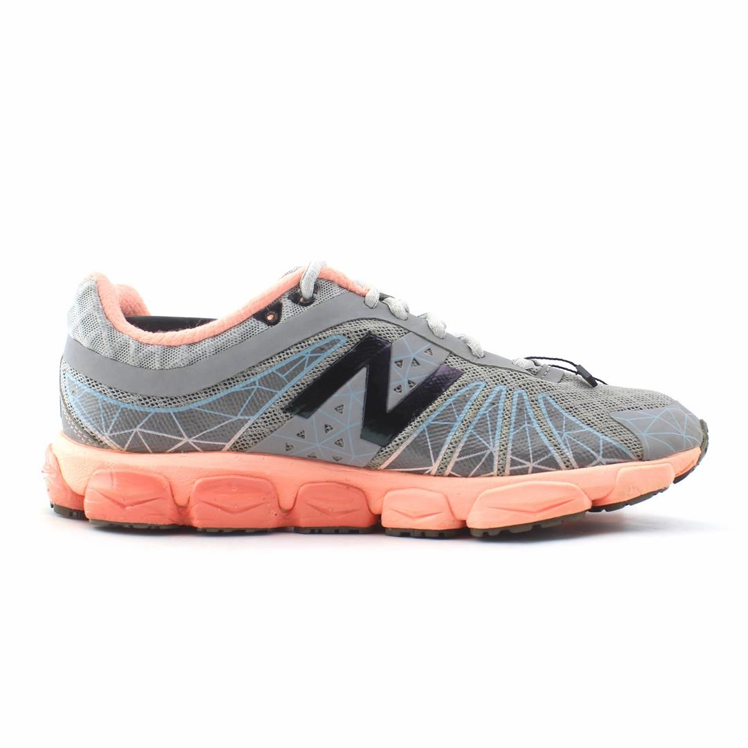 NEW BALANCE 890V4 retro New Balance shoe shots
